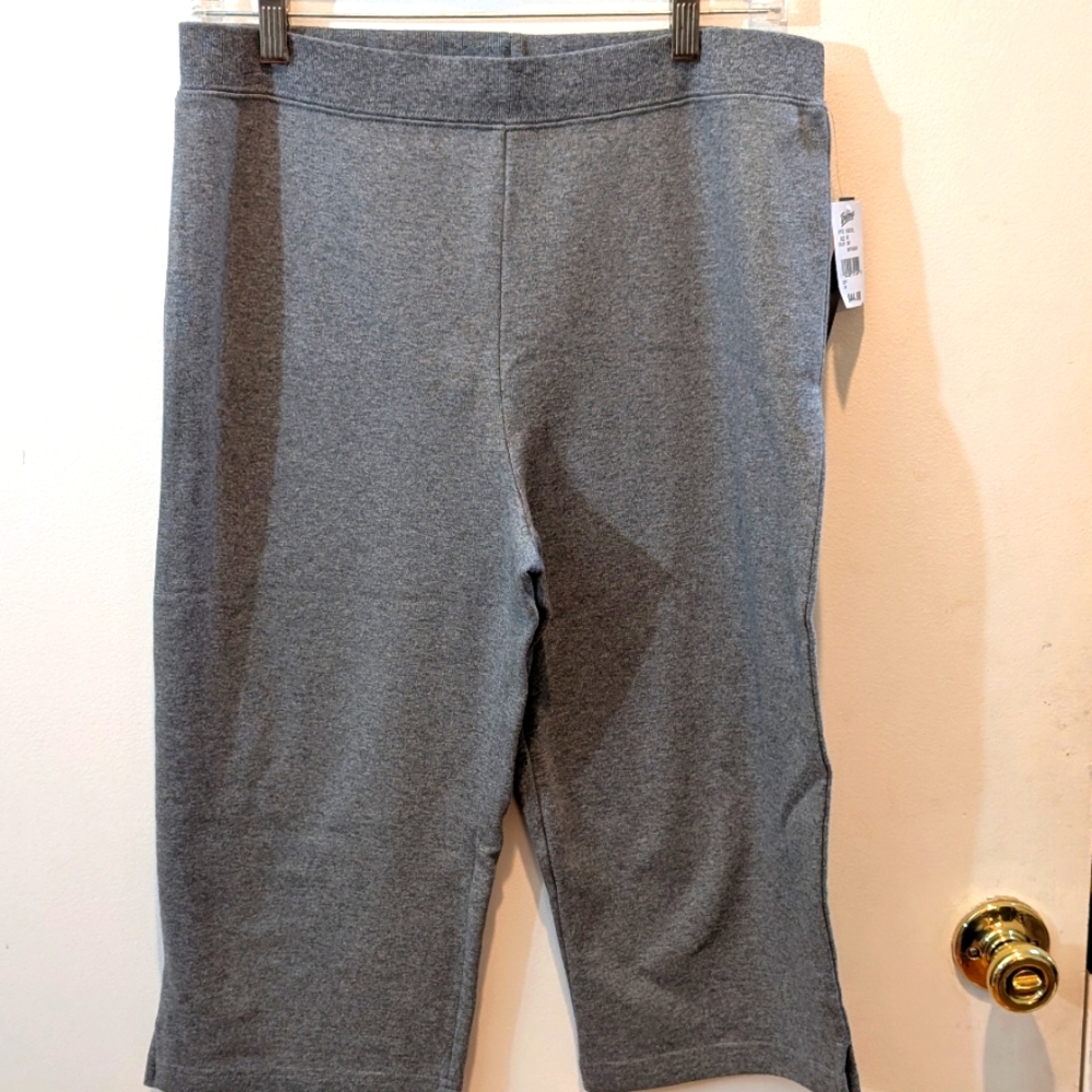 NWT. WOMEN'S Gray Cropped Pants Size Medium by Preswick & Moore